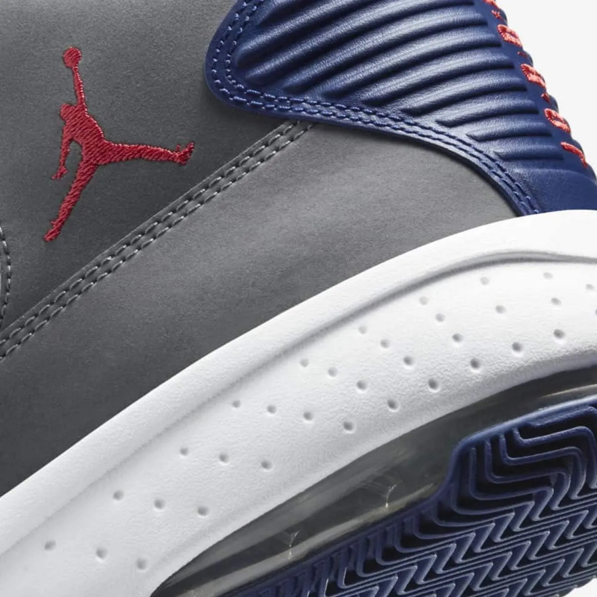 Nike Men's Basketball Shoe