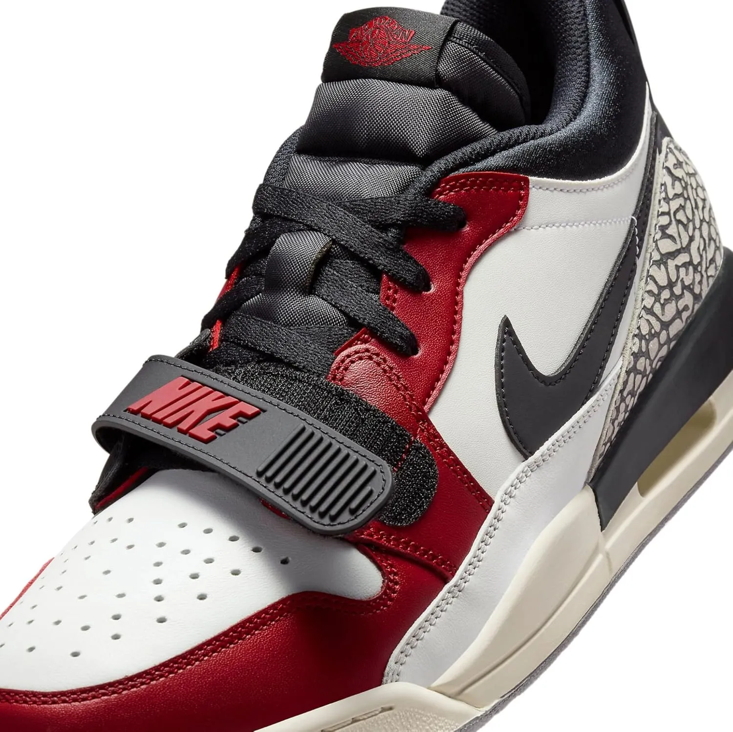 Nike Men's Basketball Shoe