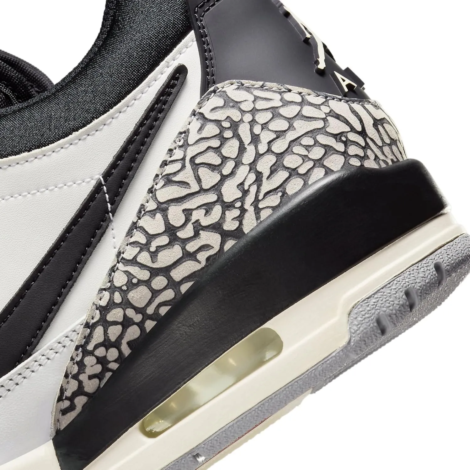 Nike Men's Basketball Shoe