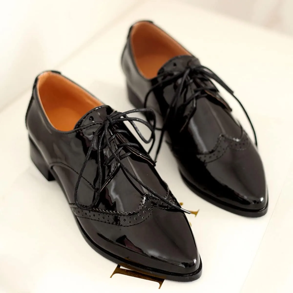SHEMEE Women's Patent Leather Low Heels Vintage Wingtip Oxfords Pumps Lace Up Pointed Toe Flat Retro Brogues Dress Shoes