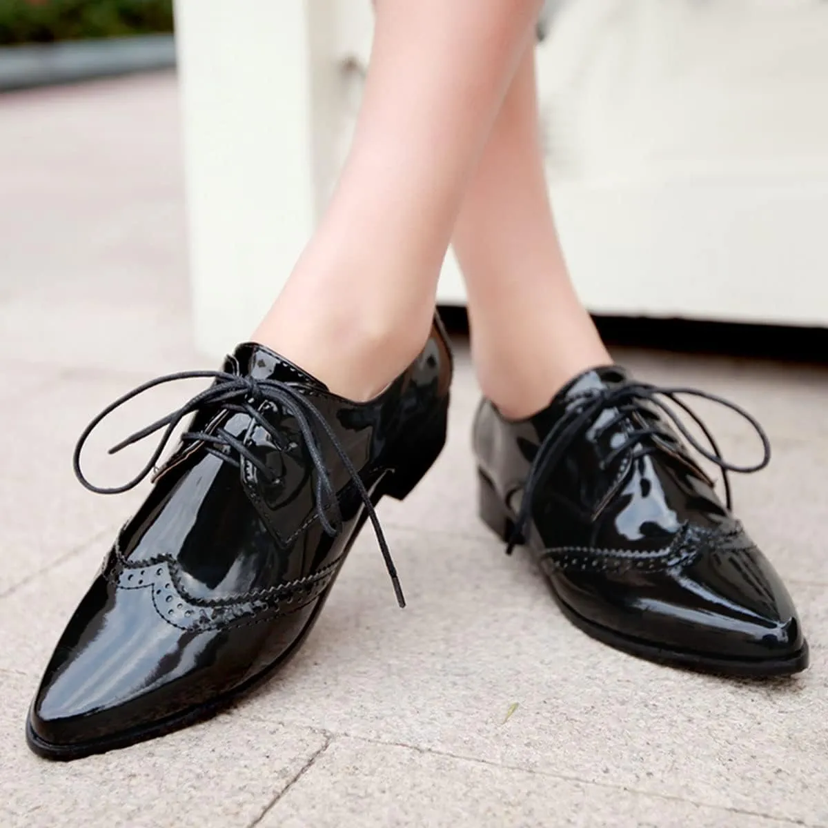 SHEMEE Women's Patent Leather Low Heels Vintage Wingtip Oxfords Pumps Lace Up Pointed Toe Flat Retro Brogues Dress Shoes